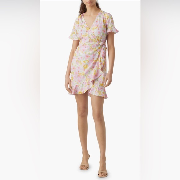 Vero Moda Dresses & Skirts - NEW…Vero Moda Henna Frill Floral Wrap Dress